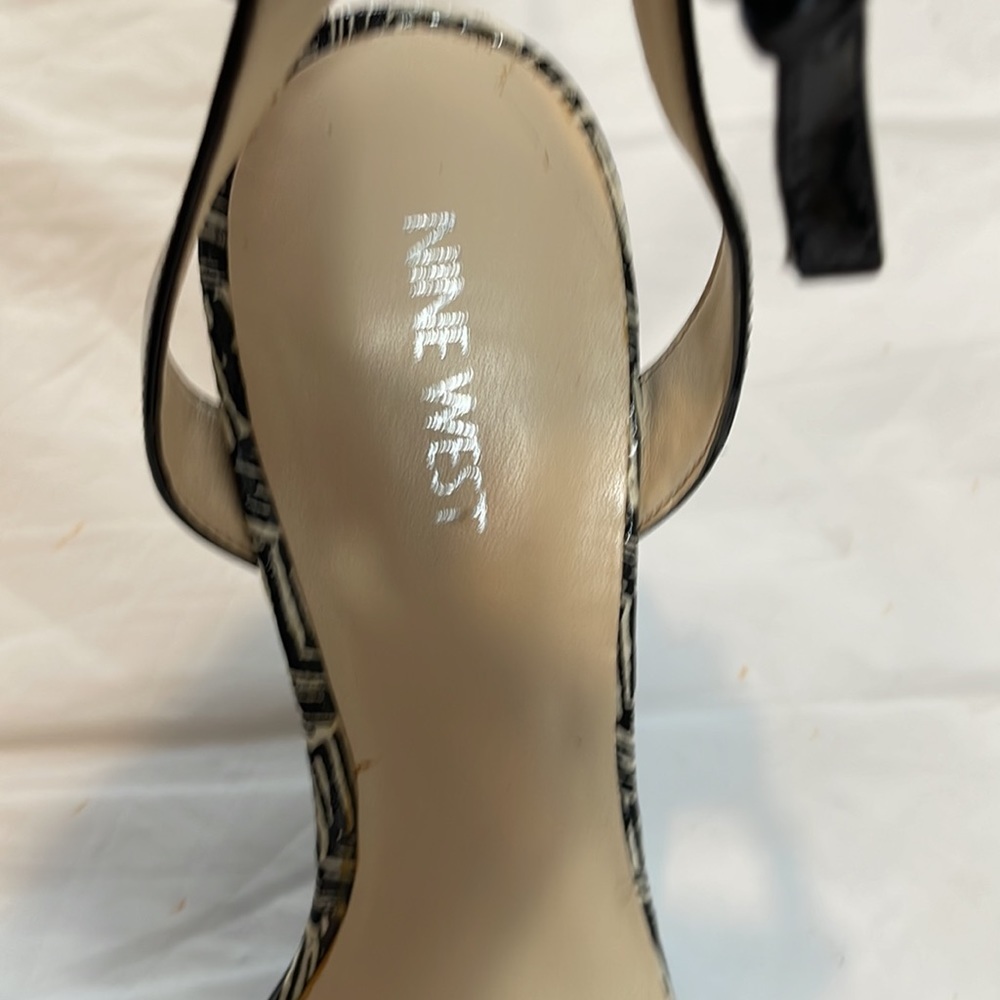 Nine West women’s NWOT strapped heel size 10 - Picture 4 of 9